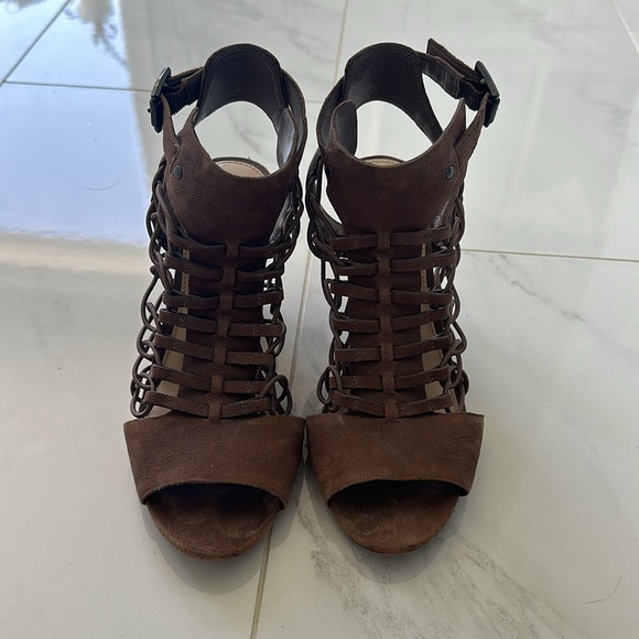 Vince Camuto “Evel” leather strappy sandals - Picture 2 of 6